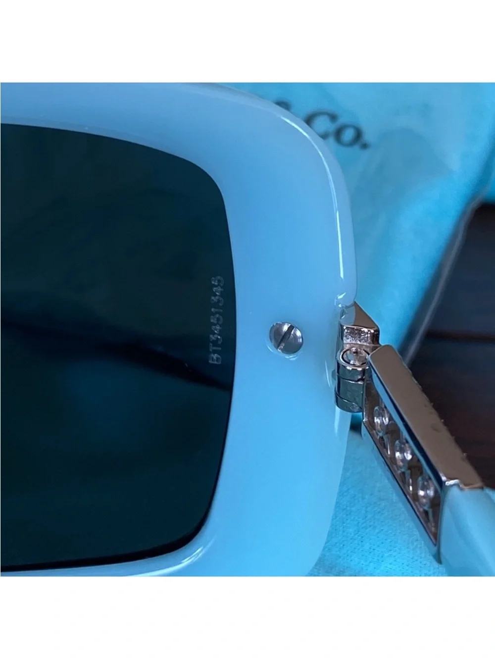 Tiffany & Co. beautiful reposhing